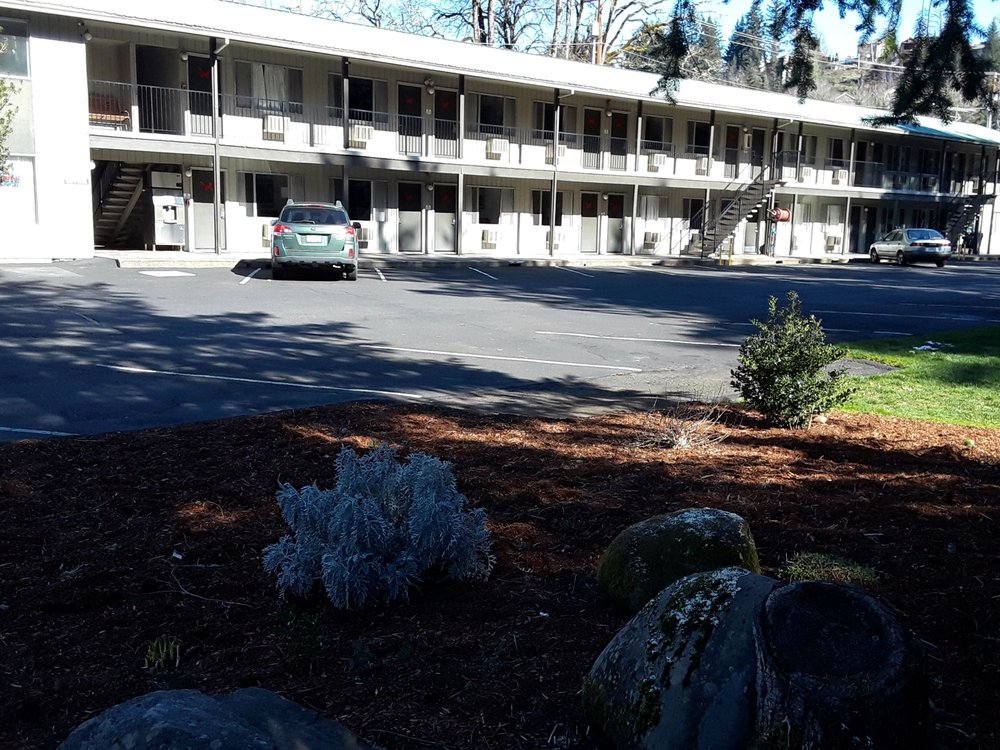 RED FOX MOTEL - Updated January 2025 - 10 Reviews - 600 SW Beech Rd