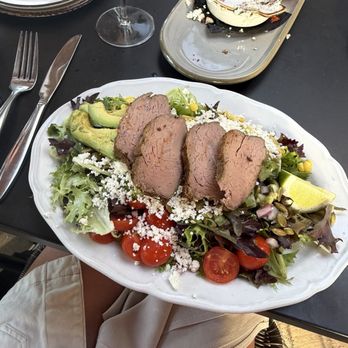 Hill & Vine - Avocado lime salad with tri tip - Cocktail Bars Near Me - Fredericksburg, Texas Hill & Vine - Avocado lime salad with tri tip - Cocktail Bars Near Me - Fredericksburg, Texas