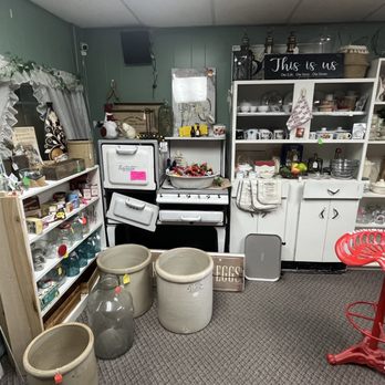 Pink Elephant Antique Mall - Antiques Near Me - Livingston, Illinois