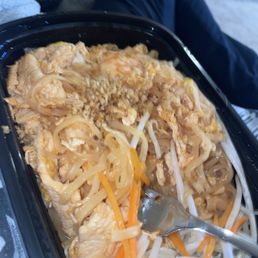 THAI NOODLE x 1 $15.50 CHICKEN & SHRIMP