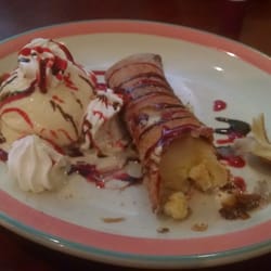 El Barzon - A fried dessert filled with cheesecake, apparently a recent addition to the menu.