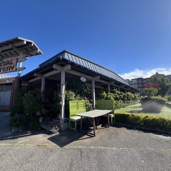 Grapeholic - 7/26/24 Cool. Exterior, outdoor seating - Coffee & Tea Near Me - Millbrae, California