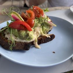 Hau Tree Bar - Avocado toast
