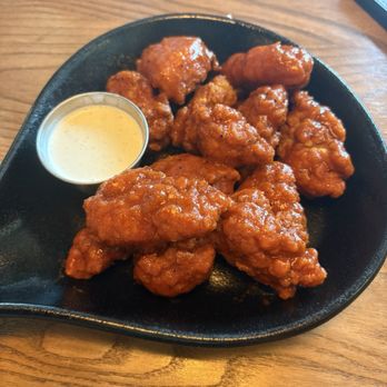 30hop - Buffalo wings - Beer Bar Near Me - Lee's Summit, Missouri