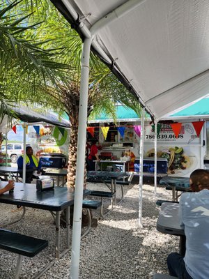 Taqueria 5 Hermanos Food Truck by null