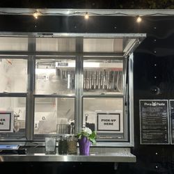 Poca Pasta - Pickup window