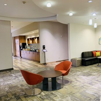 Fairfield by Marriott Inn & Suites Louisville Downtown - Breakfast area - Hotels Near Me - Louisville, Kentucky