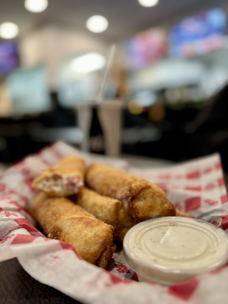 GOOD FELLAS PIZZA Updated August 2024 83 Photos & 105 Reviews 13022 Whittier Blvd