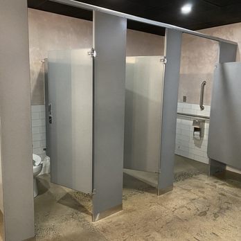 Volo Restaurant Lounge - Very clean Women's bathroom - Italian Near Me - North Haven, Connecticut