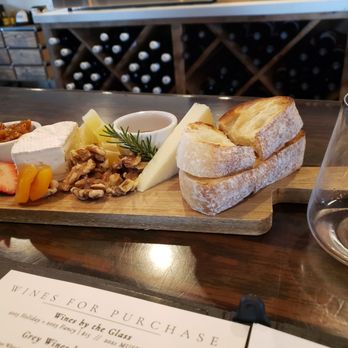 Barton Family Winery And Grey Wolf Cellars - Wine Tasting Room Near Me - Paso Robles, California