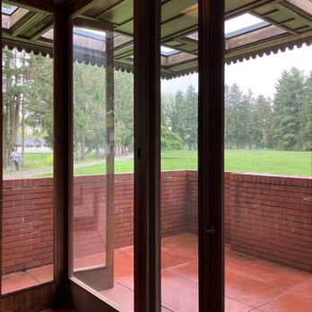 Weltzheimer/Johnson House - Glass on glass corners blur the line from indoors to outdoors - Museums Near Me - Oberlin, Ohio