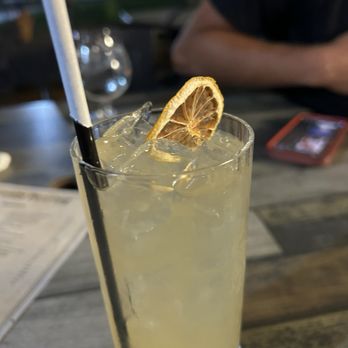 Gigglewaters - Jack Daniel's honey and lemonade drink - American Near Me - Safety Harbor, Florida
