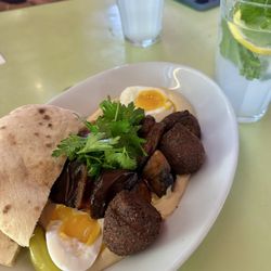Neni - Breakfast platter