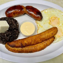 Lajamaya Salvadorean Restaurant - Desayunos