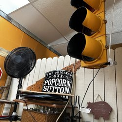 Delauders  BBQ - Cool stop light in the shop