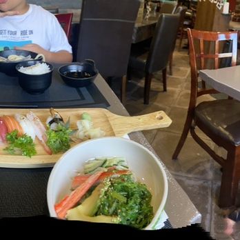 Michi Sushi - Nice environment - Japanese Near Me - North York, Ontario
