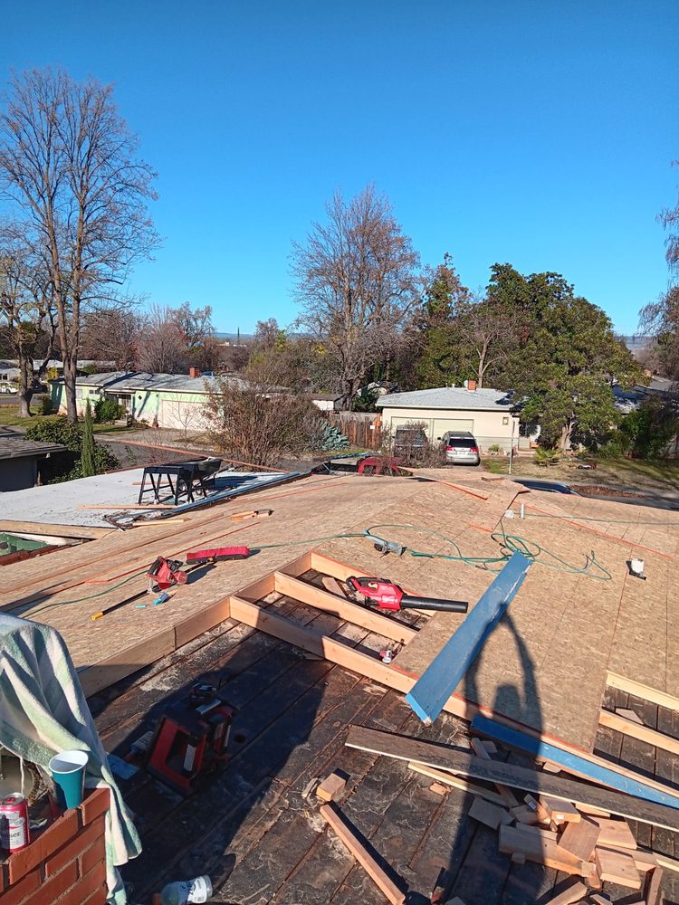 Slide of Boe Roofing