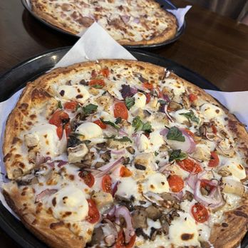 The Pizza Press - The Herald - White sauce, mozzarella, chicken breast, ricotta, tomatoes, red onion, mushrooms and basil  So good - Pizza Near Me - Pearl City, Hawaii