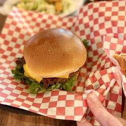 Spanky's Pizza - The All American Burger! Alllll Guuuuud