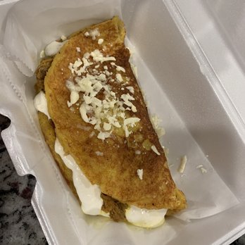 Nico's Arepas Grill - Cachapa de carne mechada y queso - Venezuelan Near Me - Tampa, Florida
