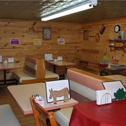 Rhonda's 4 Way Market - Dining Area