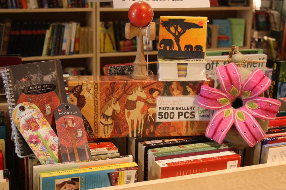 Fox Den Used Books Logo