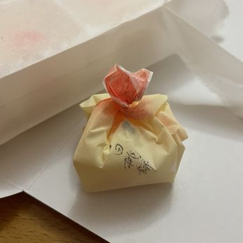 K Minamoto - Individual piece of white peach mochi - Chocolatiers & Shops Near Me - Menlo Park, California K Minamoto - Individual piece of white peach mochi - Chocolatiers & Shops Near Me - Menlo Park, California