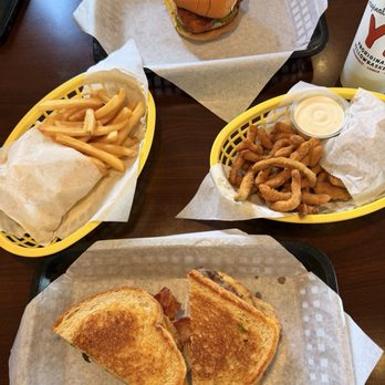 Yellow Basket Restaurant Wildomar - American Near Me - Wildomar, California