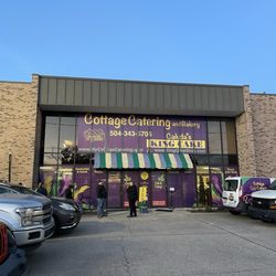 Caluda's King Cake - Outside