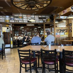 Leff-T's Steakhouse & Grill - The dining room.