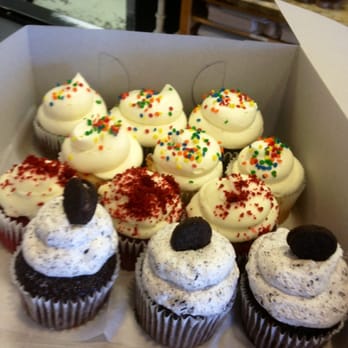 Freed's Bakery - My dozen $25 - Bakeries Near Me - Las Vegas, Nevada