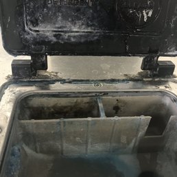 Gross!! Hair, mold and God knows what else. CLEAN THE MACHINES PLEASE!!! Gross!! Hair, mold and God knows what else. CLEAN THE MACHINES PLEASE!!!