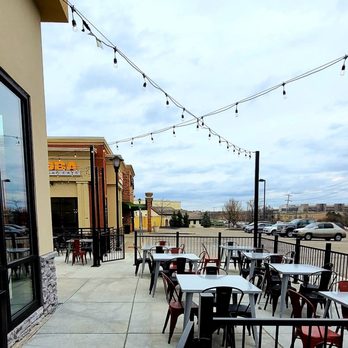 Joella's Hot Chicken - Mason - Patio! - Chicken Wings Near Me - Mason, Ohio