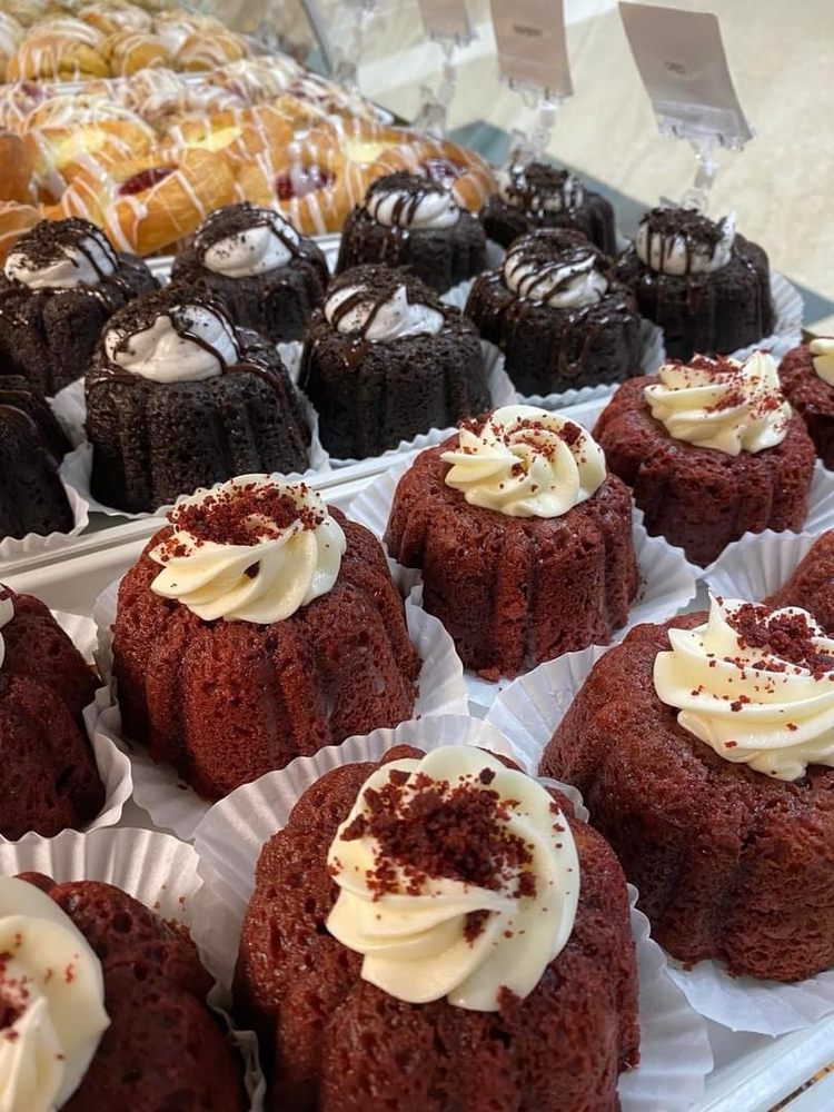 Jean's Cakes & Bakery, Menominee Roadtrippers