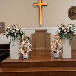Kingsburg Historical Park - Inside the Riverbend Church, so beautiful!