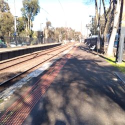 Macleod railway station - Platform