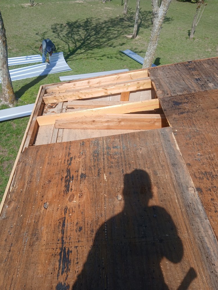 Slide of Saldana's Roofing