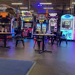 Sky Zone Trampoline Park - Arvada - Messy tables