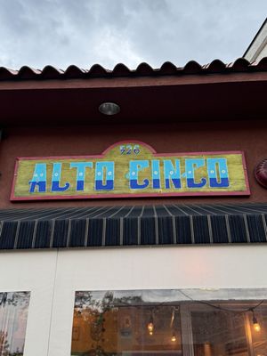 Alto Cinco by null