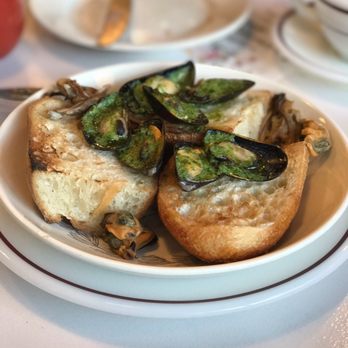 Juliet - Tiny mussels dish expected to be shared among 5 people... - Cafes Near Me - Somerville, Massachusetts