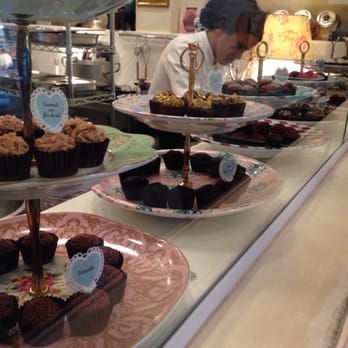 Maria Brigadeiro - Pistachio, baileys, peanut butter, cachaça, I want to try all the flavors. - Desserts Near Me - São Paulo, SP