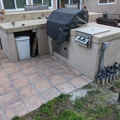 No need to tear it down! - This outdoor kitchen was in need of TLC. Homeowner knew it had potential and entrusted us with the restoration. It turned out amazing and ready to be enjoyed for many more years !