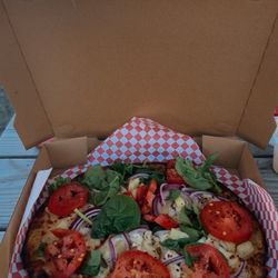 Mountain View Wood Fired Pizza - Garlick Chicken pizza with spinach tomatoes pineapple onions and red pepper