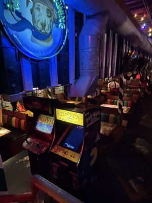 Barney’s Beanery by null