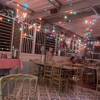 Home Slice Pizza - Patio with water stations - Pizza Near Me - Houston, Texas