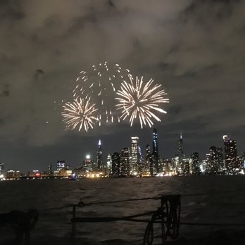 The Salty Dog Sailing Co. - Wed night with Salty Dog Sailing - Boat Charters Near Me - Chicago, Illinois The Salty Dog Sailing Co. - Wed night with Salty Dog Sailing - Boat Charters Near Me - Chicago, Illinois