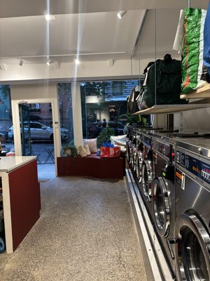 Laundry & Latte by null
