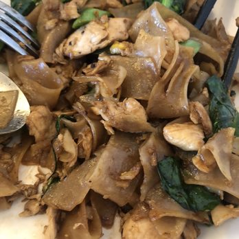 Daisy Mint - Pad See Ew with chicken - Thai Near Me - Pasadena, California