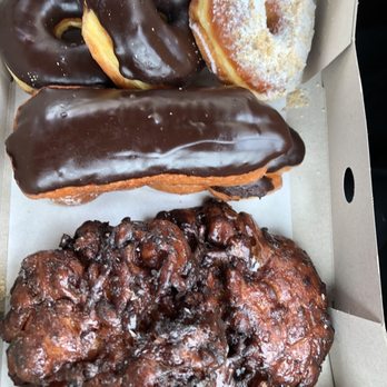 Randy's Donuts - Donuts Near Me - Santa Monica, California