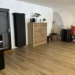 Powerhouse Pilates - Clairemont - There are no locker room no need. Nobody here steals. No need to bring water bottle there are water provided.
